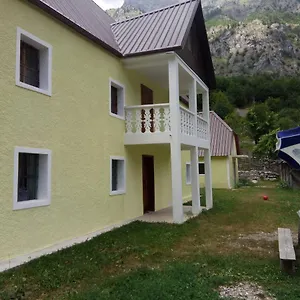 Bujtina Ahmetaj , Valbone Albanië